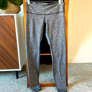 🍋 Lululemon Wunder Under leggings, size 8, heathered grey.